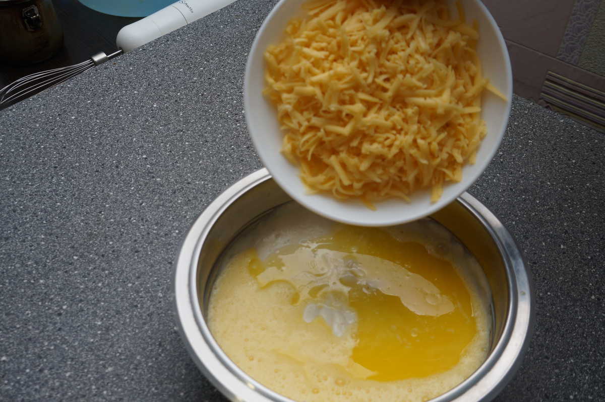 morskaya picca v domashnikh usloviyakh: recept v dukhovke s foto, kak prigotovit v sostave s nachinkojj iz morskogo grebeshka, krevetkami i pomidorami na tonkom drozhzhevom teste98 Морська піца в домашніх умовах: рецепт в духовці з фото, як приготувати в складі з начинкою з морського гребінця, креветками і помідорами на тонкому дріжджовому тесті
