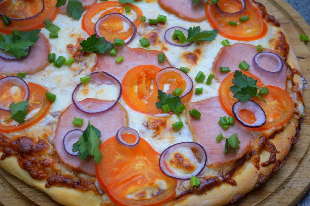 picca verona: vkusnyjj recept s foto v sostave s vetchinojj, a takzhe ee raznovidnost   veroneze s ukazaniem kalorijjnosti8 Піца Верона: смачний рецепт з фото в складі з шинкою, а також її різновид   Веронезе з вказівкою калорійності